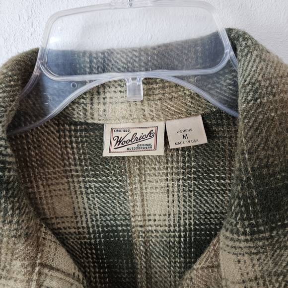 Woolrich Wool Blend Women's Plaid Button Down Shirt Size Medium Oversized - Picture 2 of 6